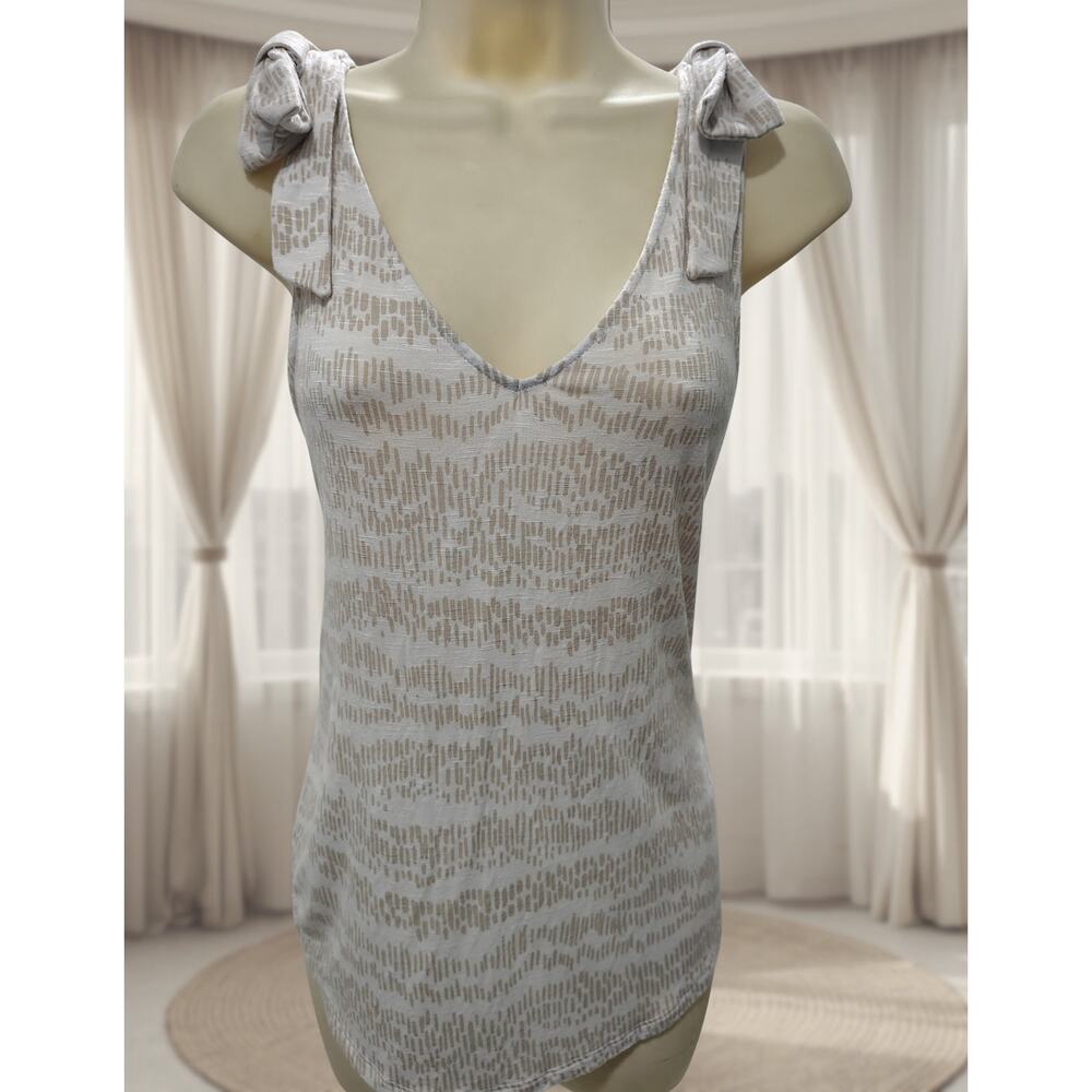 White House Black Market | WHBM Beige Bow V-neck Bow top Sz S / Small